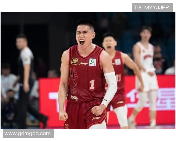 北京篮球队耐力争议引发热议球迷对球队表现的期待与质疑并存