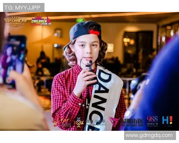 街舞盛宴:深入西安街舞队展现灵活性与激情的魅力之旅 街舞盛宴:深入西安街舞队展现灵活性与激情的魅力之旅