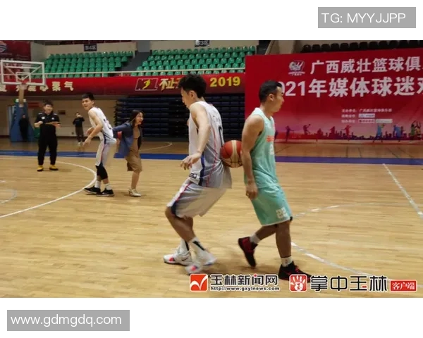 南京篮球队团队协作引发热议球迷对战术配合和球员表现展开激烈讨论 南京篮球队团队协作引发热议球迷对战术配合和球员表现展开激烈讨论